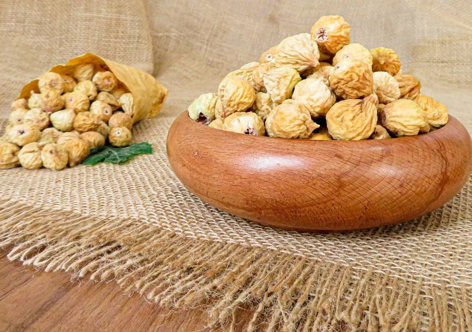 خرید انجیر خشک رنگ روشن + فروش استثنائی